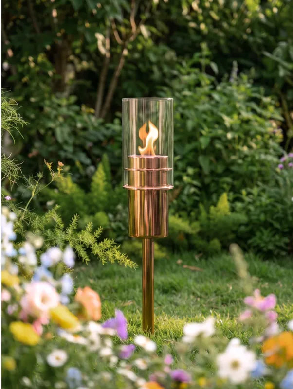 COMBI Rose Gold på SPEAR i blomsterbedet